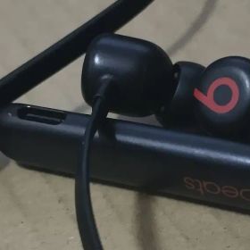 Beats Flex ワイヤレスイヤホン