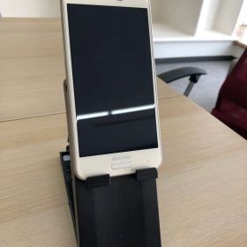 docomo AQUOS ホワイト SH01K