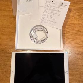 Apple iPad Air3 第3世代 シルバー 64GB wi-fiモデル