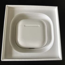 Apple AirPods4 ホワイト