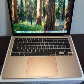 MacBook Air 2020、13インチ、ローズゴールド色。