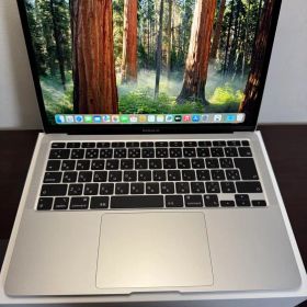 MacBook Air 2020、13インチ、M1、シルバー。