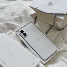 ♡3ヶ月使用新品同様♡iPhone16 Plus 128GB バッテリー100%