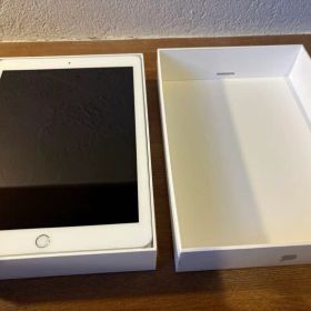 Apple iPad （第6世代）9.7インチ シルバー 本体箱付き