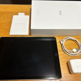 iPad第6世代 128GB WiFi 箱充電器ケーブル、スタンド付 Apple