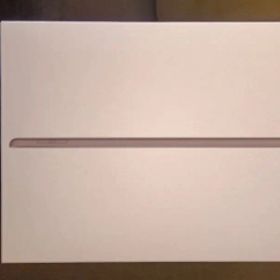 【箱・ステッカー付き】Apple iPad 10.2インチ スペースグレー