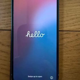 Apple iPhone 13 青 背面ひび割れあり