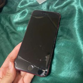 Apple iPhone 8 赤 画面割れ