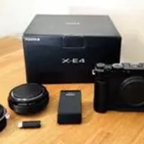 【最終値下げ】Fujifilm X-E4 本体 【美品・付属品多数】