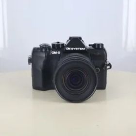 【中古】(オーエムシステム) OM SYSTEM OM-5 MARKII 12-45/4.0 PRO レンズキツト ブラツク