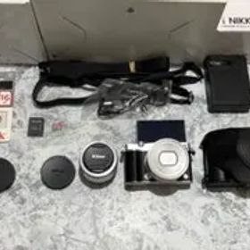 Nikon 1 J5 ミラーレス一眼 ズーム&ダブルレンズキット SDカード付き