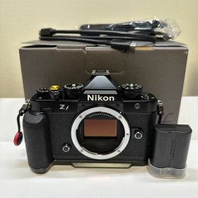 Nikon Z f ミラーレス一眼カメラ