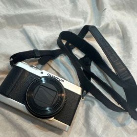 OLYMPUS STYLUS SH-1 SDHCカード、正規品ストラップ付き