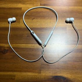 Beats Flex ワイヤレスイヤホン ホワイト