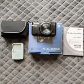 Canon PowerShot SX700 HS 本体と付属品