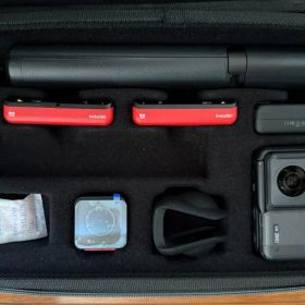 Insta360 ONE RS ４K アクションカメラ 本体と付属品セット