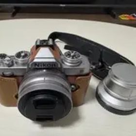 ニコンZfcアンバーブラウン