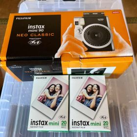 FUJIFILM instax mini 90 本体とフィルム2パック