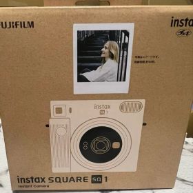 インスタントカメラ "チェキスクエア"instax SQUARE SQ1