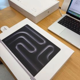 MacBook Pro 14インチ M5チップ 512GB[x2台]