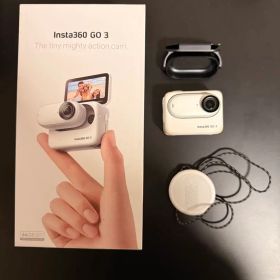 Insta360 GO 3 本体と付属品