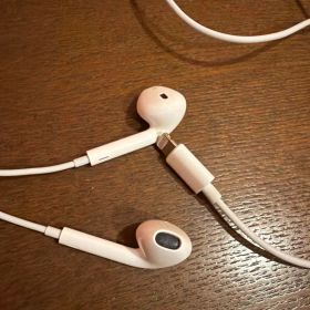 Apple EarPods Lightningコネクタ付き