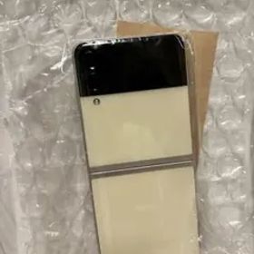 Galaxy Z Flip3 5G クリーム 128 GB docomo