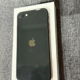 Apple iPhone SE ブラック 本体