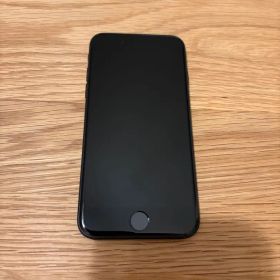 Apple iPhone SE ブラック 本体