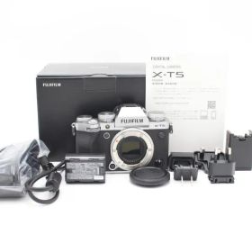 ショット数44枚！■ほぼ新品■ FUJIFILM ミラーレス一眼カメラ X-T5ボディ シルバー F X-T5-S ♯87023