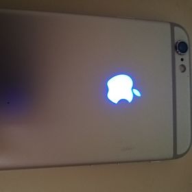 アップル(Apple)のiPhone6s LEDライト付き(スマートフォン本体)