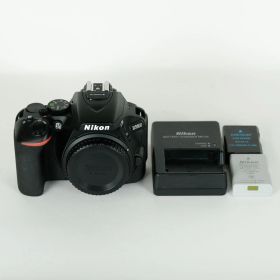 [美品｜バッテリー2個付] Nikon D5600 [ボディ] / ニコンFマウント