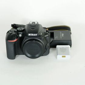 [美品｜シャッター数12,035回] Nikon D5600 [ボディ] / ニコンFマウント