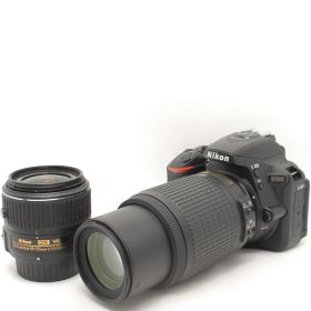 良品 Nikon D5600 望遠ダブルズームキット 高画質 自撮り楽々 Wi-Fi搭載 軽量コンパクト カメラ女子 付属品多数 スポーツ観戦 運動会 旅行 風景撮影 趣味 推し活 動画撮影