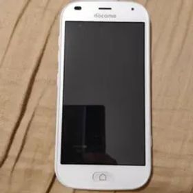 docomo F-42A ホワイト 本体