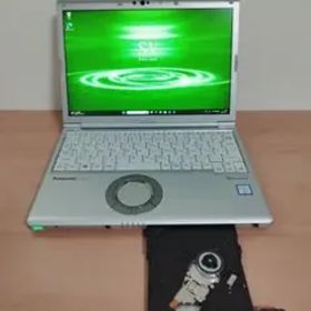 使用2360時間CF-SV8 DVD版 i5/8GB/256GB/office付