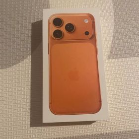 Apple iPhone 17Pro オレンジ 本体