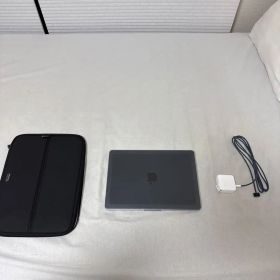 MacBook Air M2 16GB ケース、画面フィルム付き