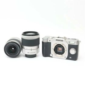 【中古】 《良品》 PENTAX Q10 ダブルズームキット シルバー [ デジタルカメラ ]