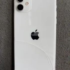 Apple iPhone 11 ホワイト 背面ひびあり