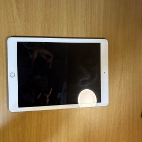 iPad第6世代 32GB WiFiモデル