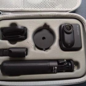 インスタ360GO 3S 64GB三脚、ケース付き