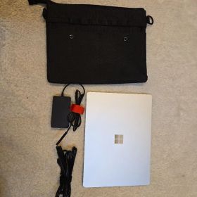 Microsoft Surface Laptop Go シルバー 本体と付属品