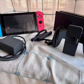 Nintendo Switch 本体 青/赤