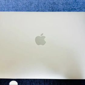 MacBook Pro (13-inch, M2, 2022)
