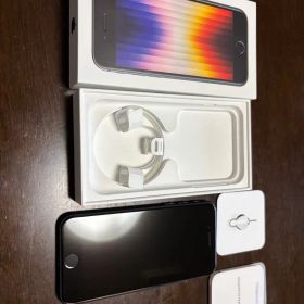 iPhone SE (第3世代) ブラック 本体