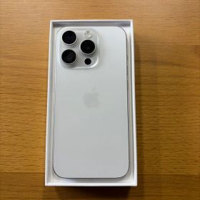 極美品！Apple iPhone 15Pro ホワイト 本体 SIMフリー