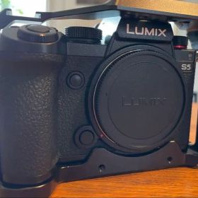 LUMIX S5 ボディ DC-S5-K &おまけ付き（お得です！）