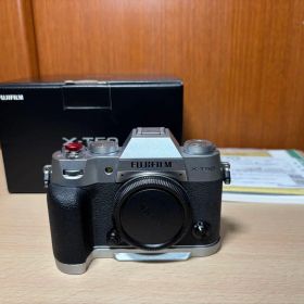 (品薄シルバー)プレート付Fujifilm X-T50 本体 箱付き