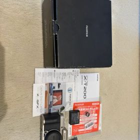 Fujifilm X-T200 ミラーレスカメラ